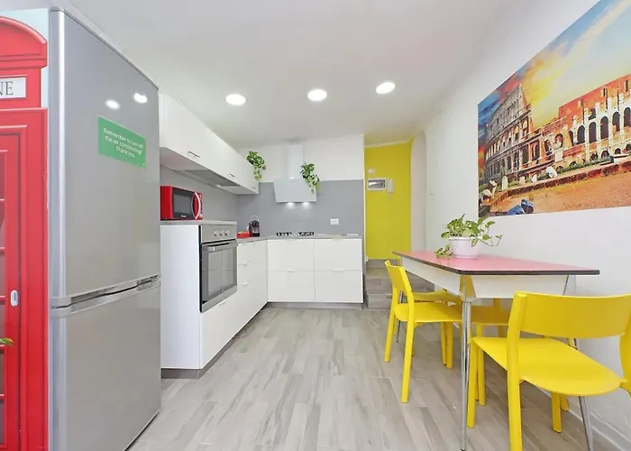 House Sabrina Aurelio